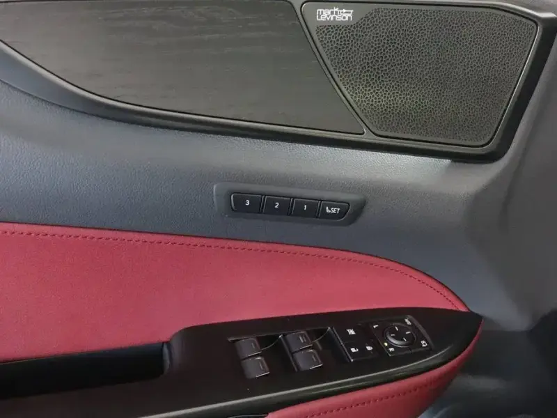 2025 Lexus NX с пробегом 8 428 км