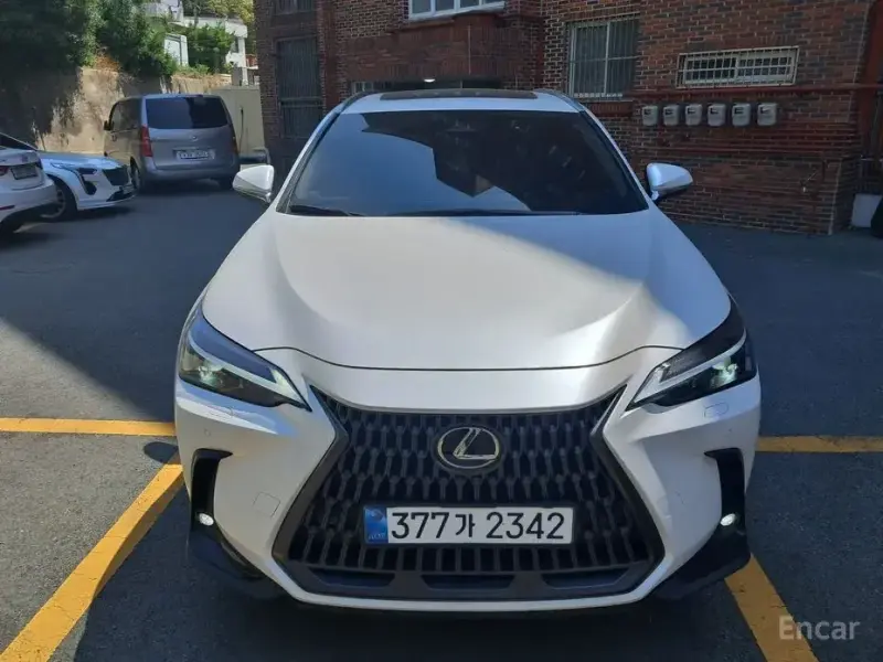 2025 Lexus NX с пробегом 9 733 км