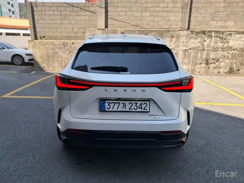 2025 Lexus NX с пробегом 9 733 км