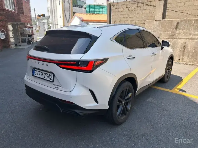 2025 Lexus NX с пробегом 9 733 км