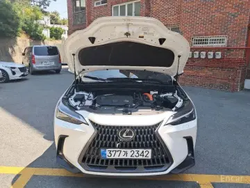 2025 Lexus NX с пробегом 9 733 км