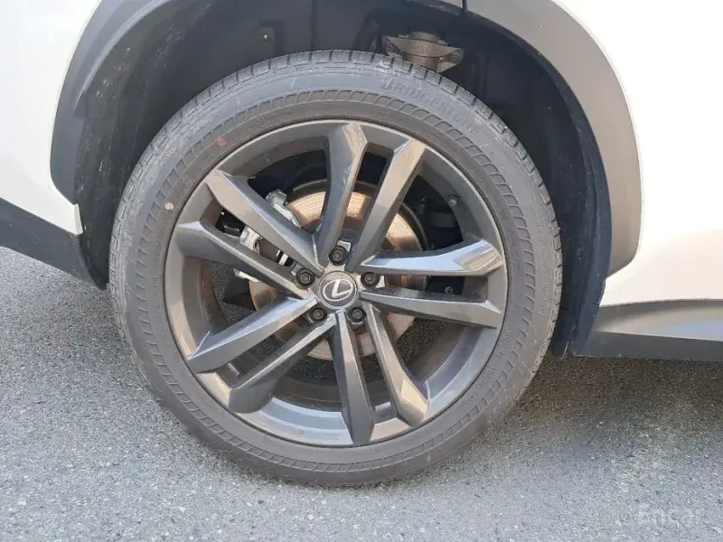 2025 Lexus NX с пробегом 9 733 км