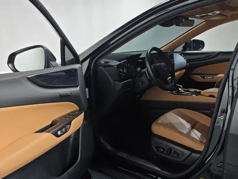 2023 Lexus NX с пробегом 26 276 км