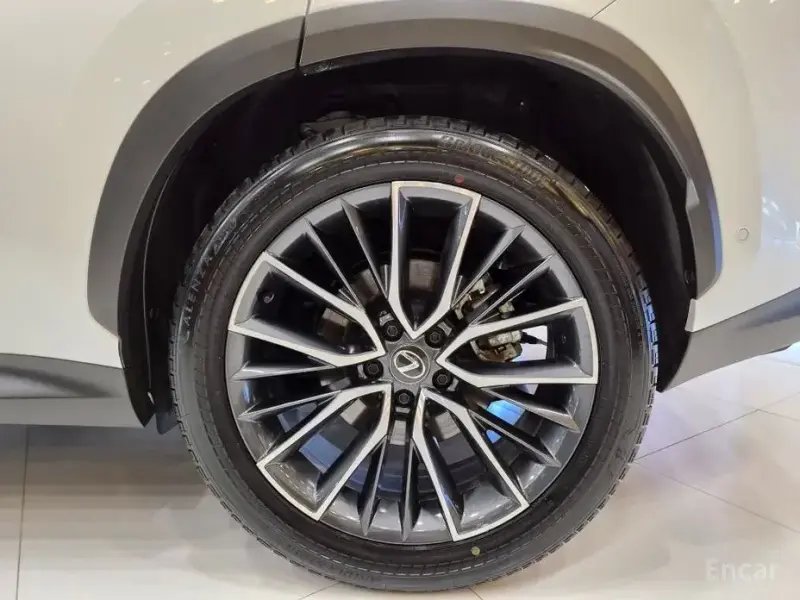 2024 Lexus NX с пробегом 15 065 км