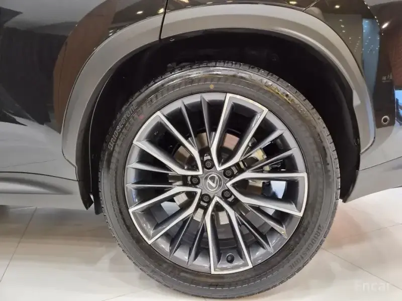 2025 Lexus NX с пробегом 16 362 км