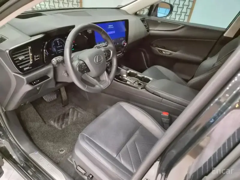 2025 Lexus NX с пробегом 16 362 км