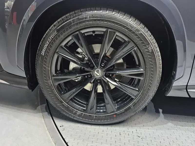 2026 Lexus NX с пробегом 6 093 км