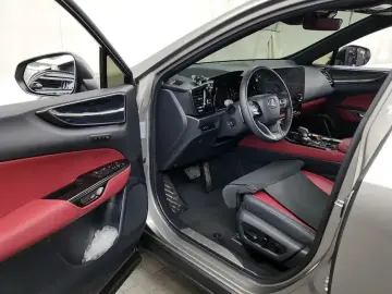 2025 Lexus NX с пробегом 18 670 км