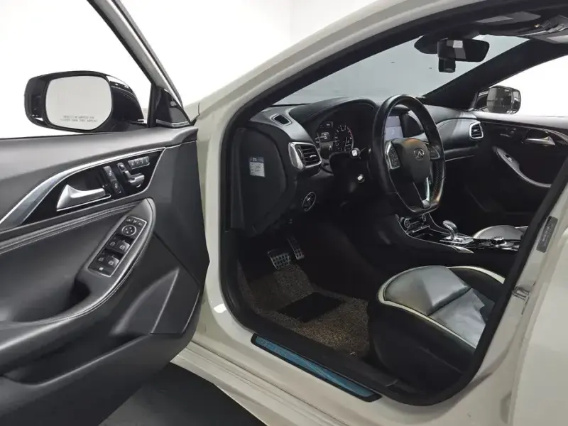 2017 Infiniti Q30 с пробегом 73 399 км
