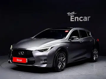 Infiniti Q30
