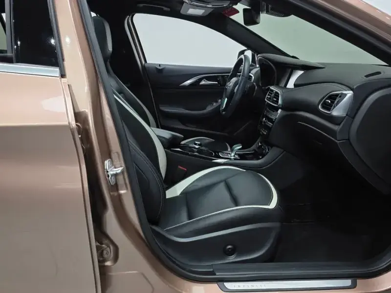 2017 Infiniti Q30 с пробегом 77 286 км