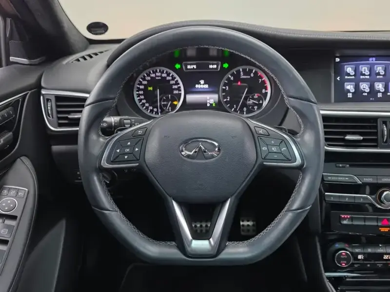 2017 Infiniti Q30 с пробегом 77 286 км