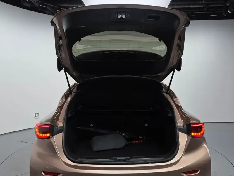 2017 Infiniti Q30 с пробегом 77 286 км