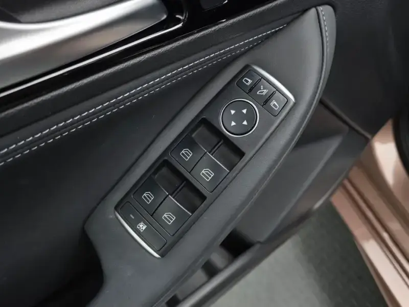 2017 Infiniti Q30 с пробегом 77 286 км