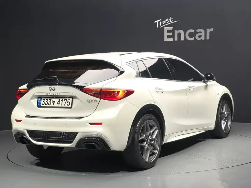 2017 Infiniti Q30 с пробегом 68 632 км