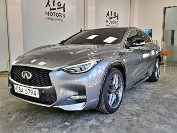 2017 Infiniti Q30 с пробегом 33 000 км