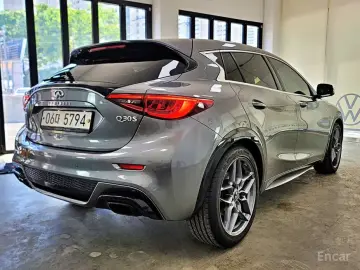 2017 Infiniti Q30 с пробегом 33 000 км