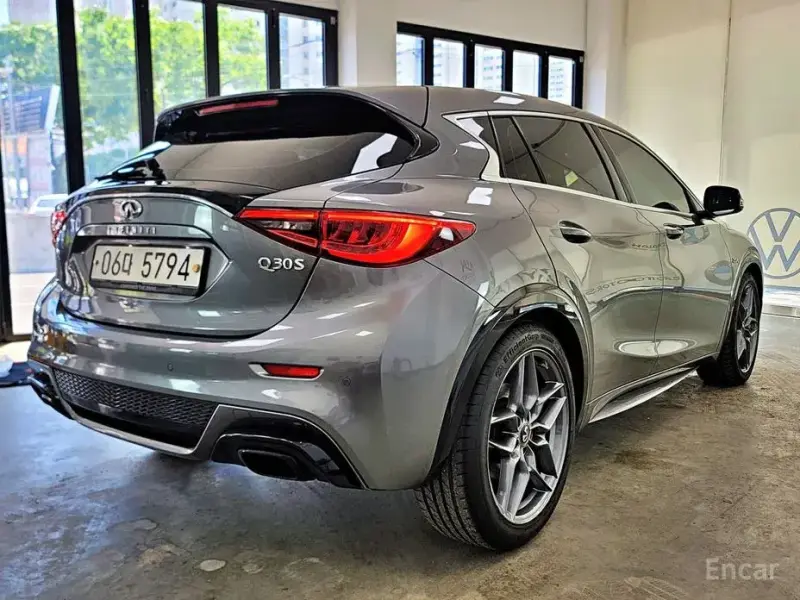 2017 Infiniti Q30 с пробегом 33 000 км