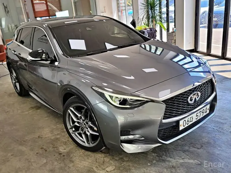 2017 Infiniti Q30 с пробегом 33 000 км