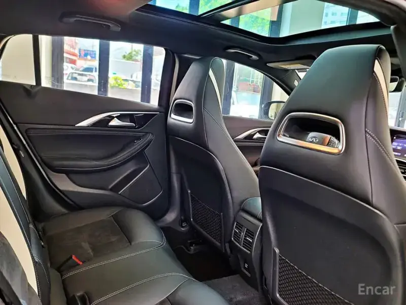2017 Infiniti Q30 с пробегом 33 000 км
