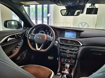2017 Infiniti Q30 с пробегом 33 000 км