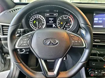 2017 Infiniti Q30 с пробегом 33 000 км