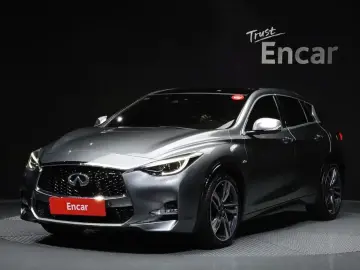 Infiniti Q30