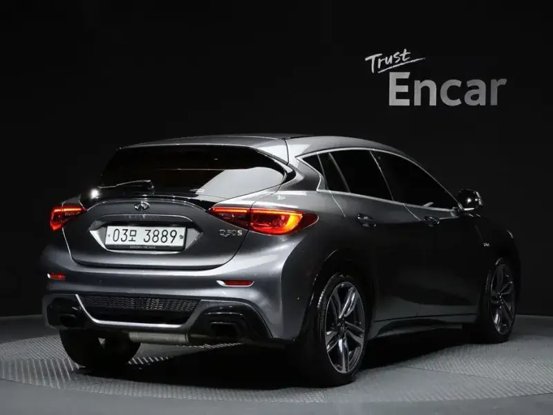 2017 Infiniti Q30 с пробегом 100 910 км