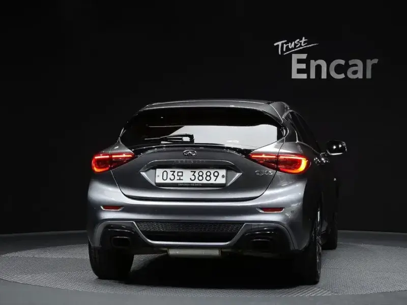 2017 Infiniti Q30 с пробегом 100 910 км