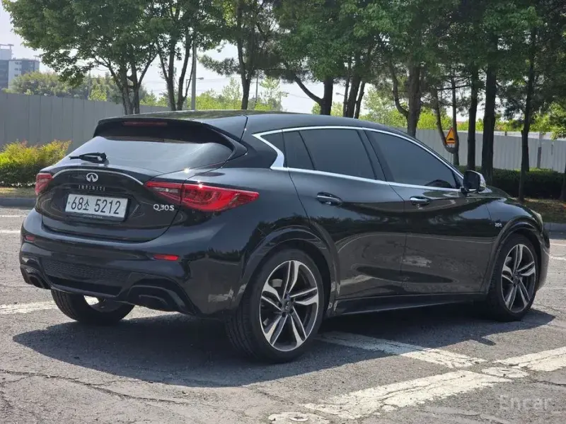 2017 Infiniti Q30 с пробегом 79 770 км