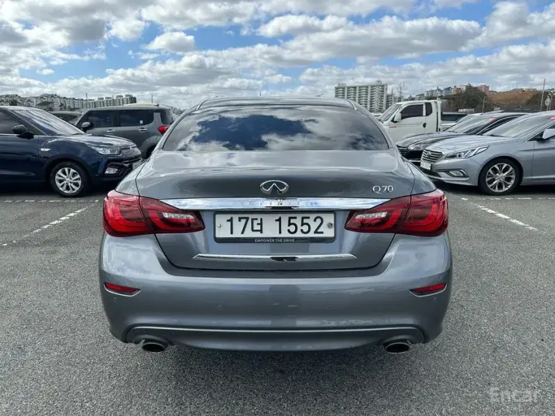 2018 Infiniti Q70 с пробегом 198 487 км