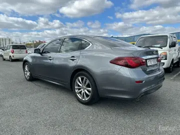 2018 Infiniti Q70 с пробегом 198 487 км