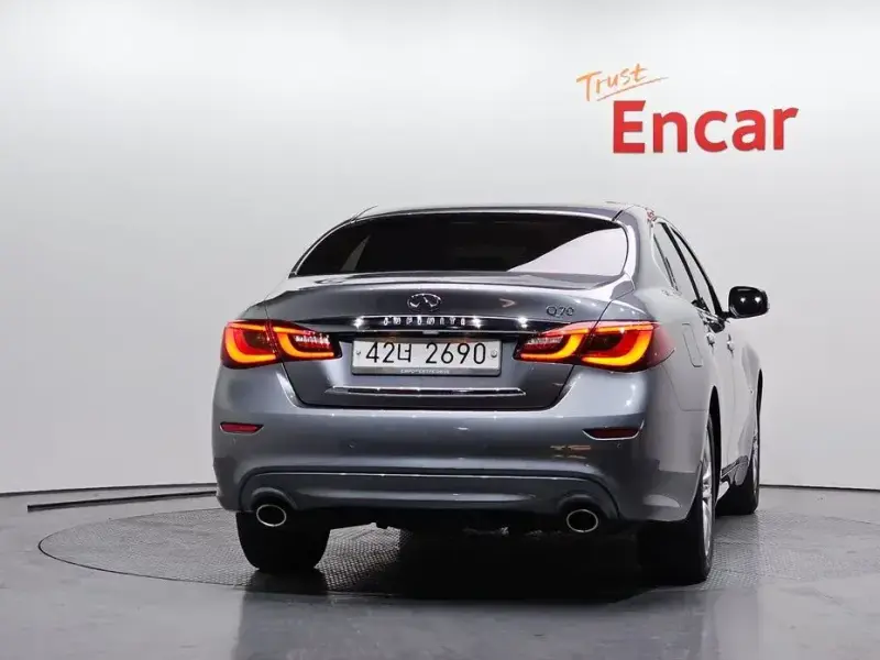 2017 Infiniti Q70 с пробегом 125 271 км