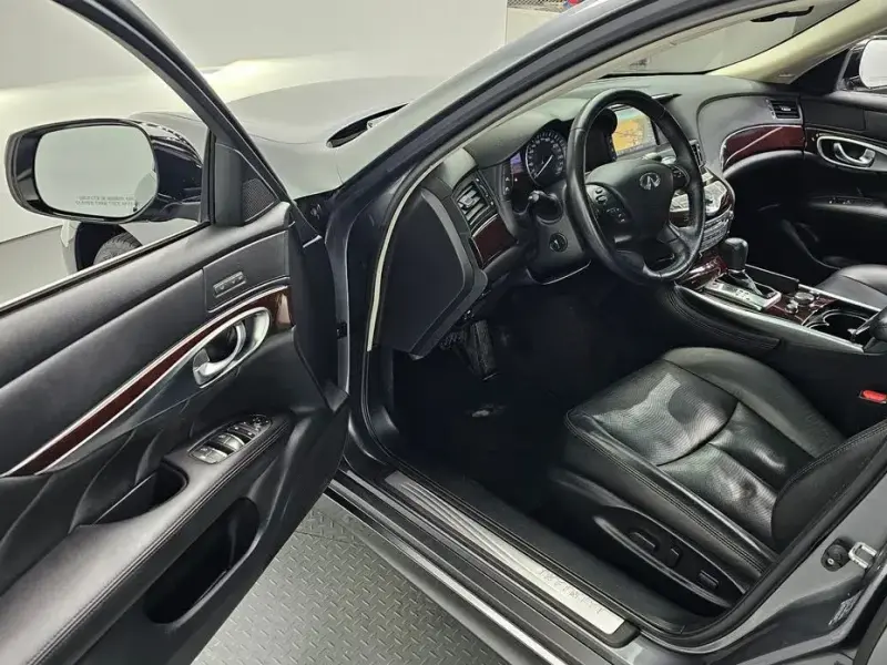 2017 Infiniti Q70 с пробегом 125 271 км