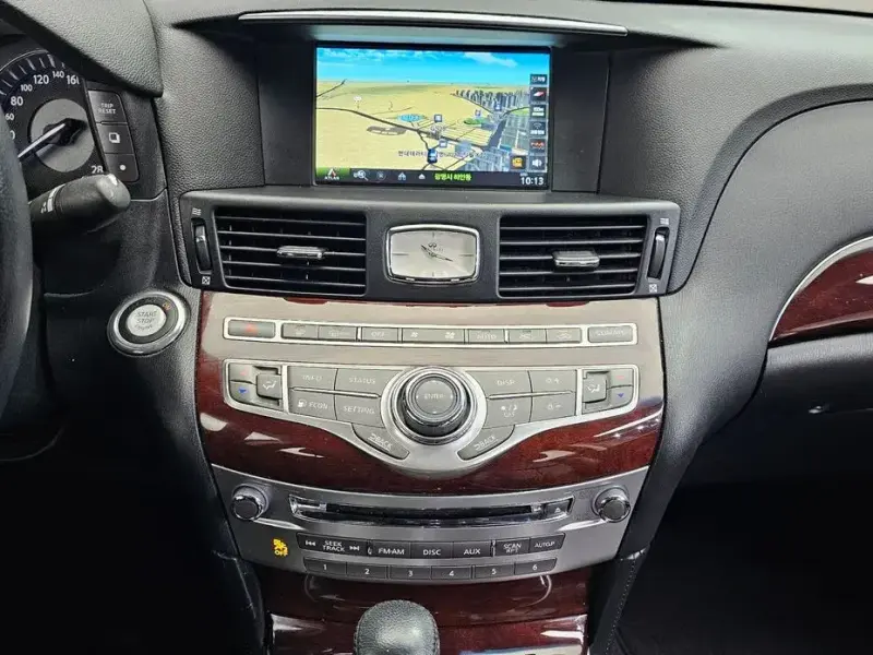 2017 Infiniti Q70 с пробегом 125 271 км