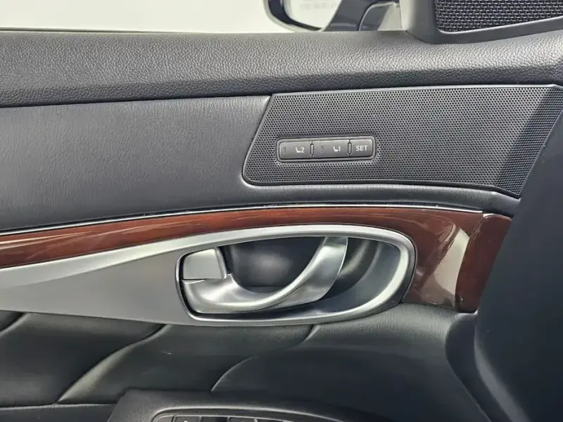 2017 Infiniti Q70 с пробегом 125 271 км