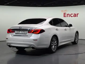 2017 Infiniti Q70 с пробегом 154 857 км