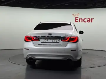 2017 Infiniti Q70 с пробегом 154 857 км