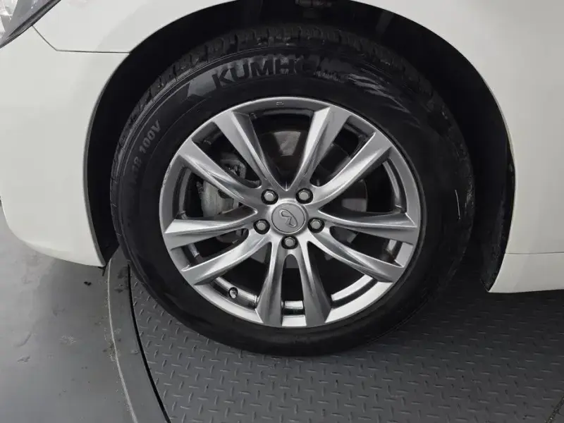 2017 Infiniti Q70 с пробегом 154 857 км