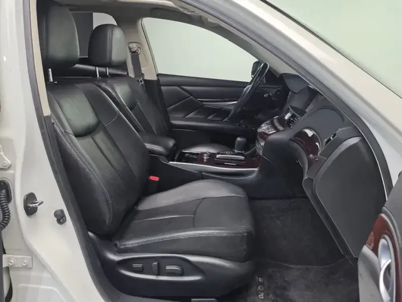 2017 Infiniti Q70 с пробегом 154 857 км