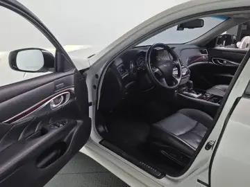 2017 Infiniti Q70 с пробегом 154 857 км
