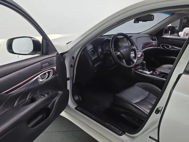 2017 Infiniti Q70 с пробегом 154 857 км