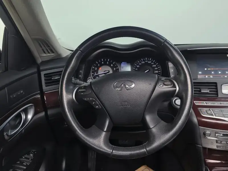 2017 Infiniti Q70 с пробегом 154 857 км