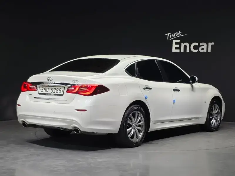 2018 Infiniti Q70 с пробегом 107 344 км