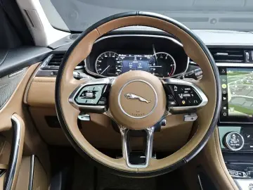 2022 Jaguar F-Pace с пробегом 104 420 км