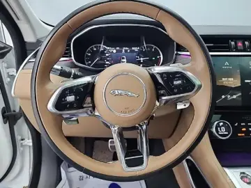 2022 Jaguar F-Pace с пробегом 61 387 км