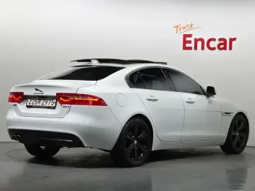 2019 Jaguar XE с пробегом 107 091 км