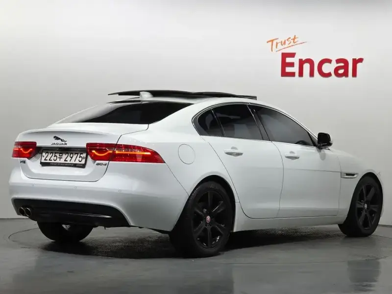 2019 Jaguar XE с пробегом 107 091 км