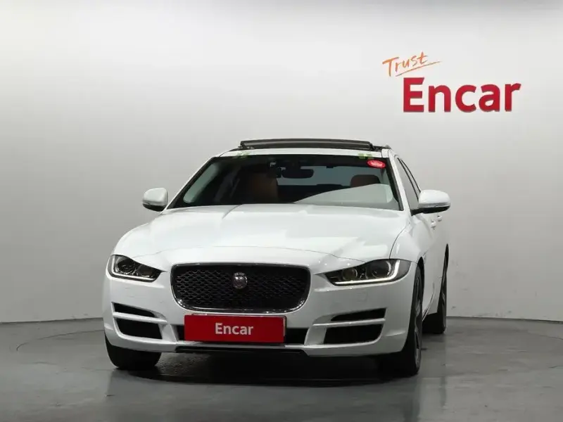 2019 Jaguar XE с пробегом 107 091 км