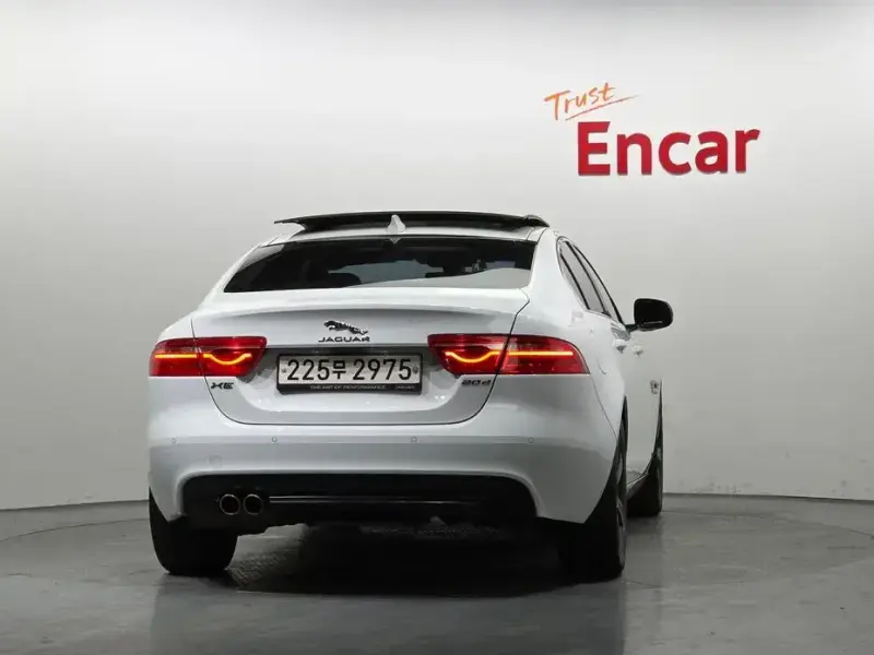2019 Jaguar XE с пробегом 107 091 км